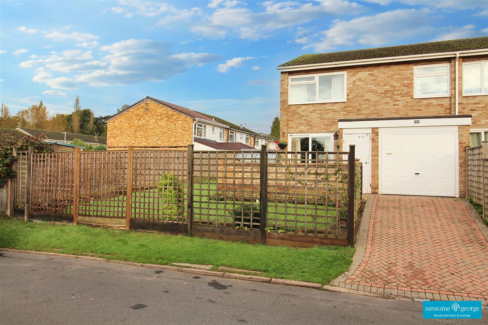 3 bed property in Montpelier Drive, Caversham